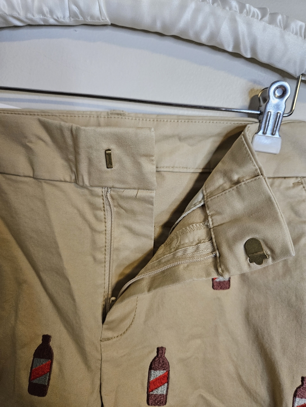 J.Crew Factory 9" Frankie Bermuda Chino Shorts Red Stripe Beer Bottle Critter - Picture 4 of 10